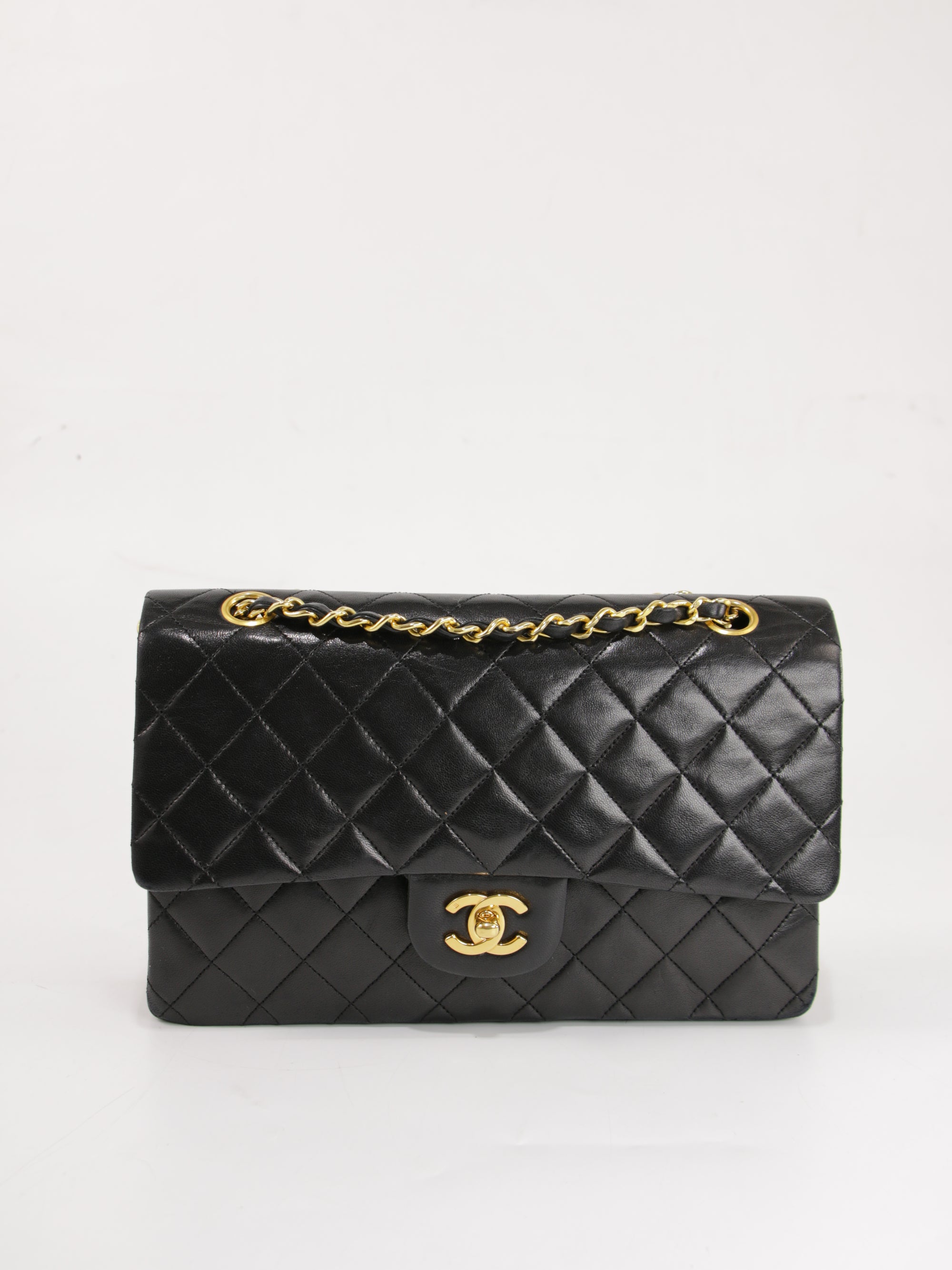 Medium Classic Flap